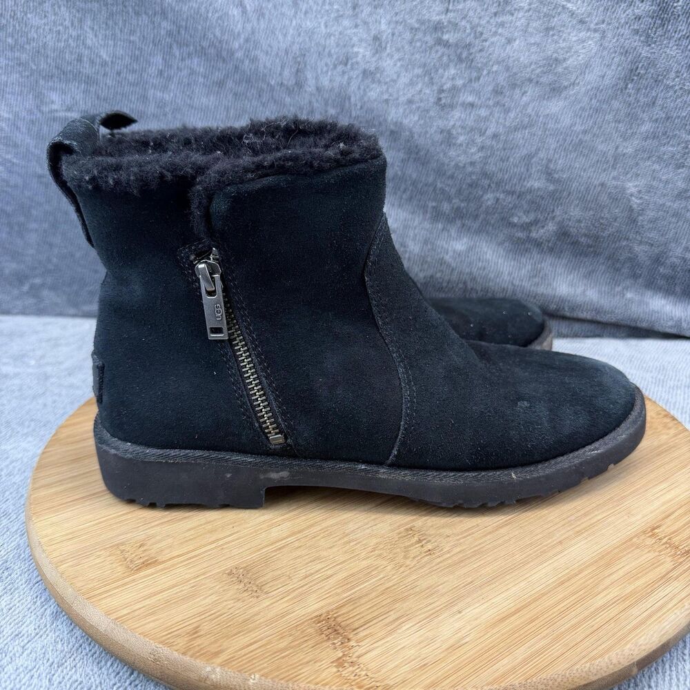 UGG Boots Womens Size 7 Black Suede Shearling Lined Ankle Zip Winter 1123850